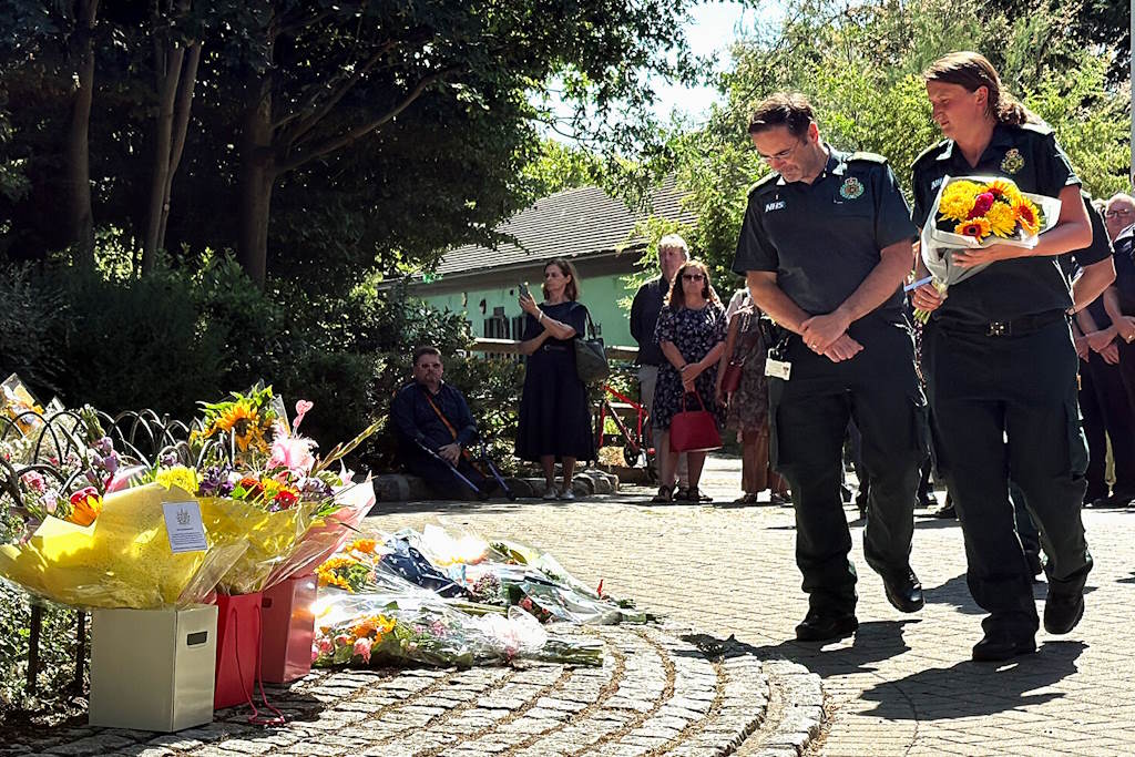 Ambulance service colleagues laying flowers - Copy