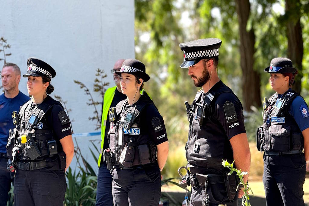 Officers pay tribute at park - Copy