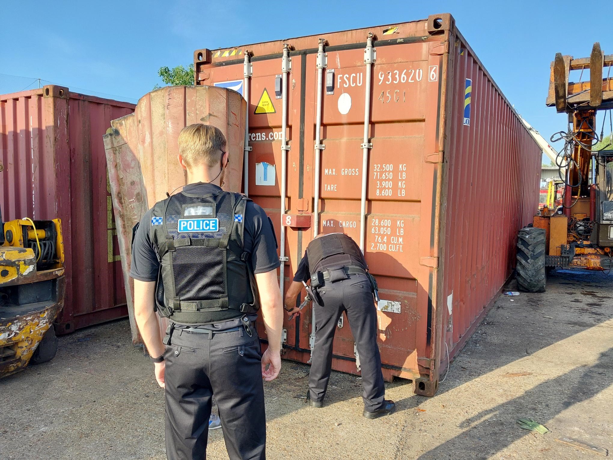 Powerpoint Rotation Arrows Shoebury: Two arrested in four warrants | Essex Police