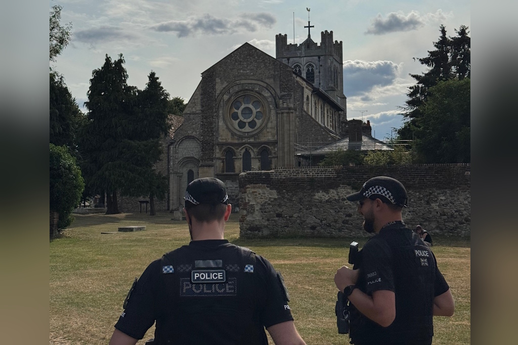 Rural engagement officers patrol through Waltham Abbey Gardens, engaging with members of the public enjoying the sunshine and helping to deter anti-social behaviour, including street drinking