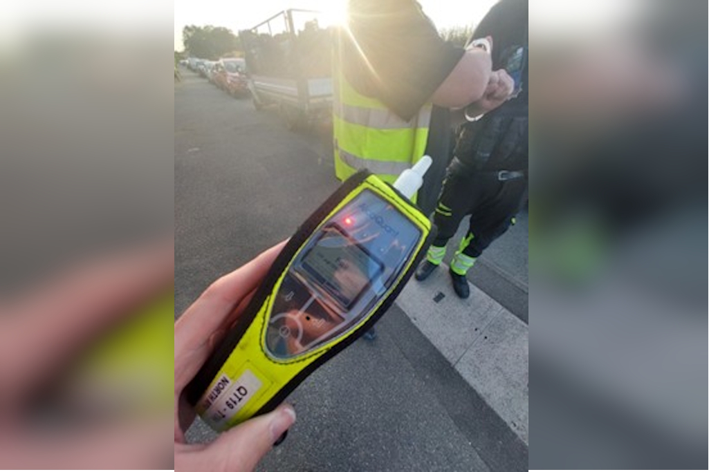 Breathalyser shows fail and man arrested in background